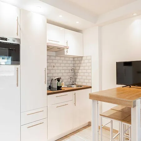Renovated With Parking & Terrace - Palm *