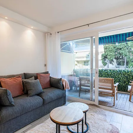 Renovated With Parking & Terrace - Palm *